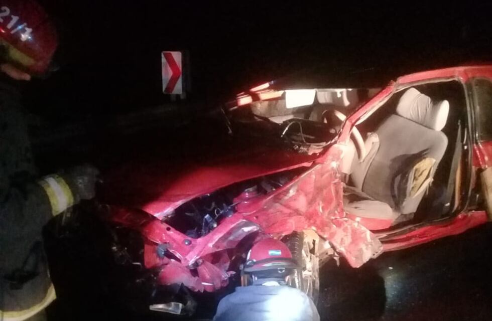 Accidente de gravedad sobre Ruta 19 entre un automóvil y un camión
