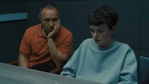 Stephen Graham y Owen Cooper entregan actuaciones memorables en la brillante "Adolscencia". (Netflix)