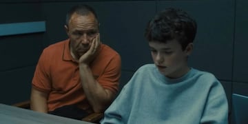 Stephen Graham y Owen Cooper entregan actuaciones memorables en la brillante "Adolscencia". (Netflix)