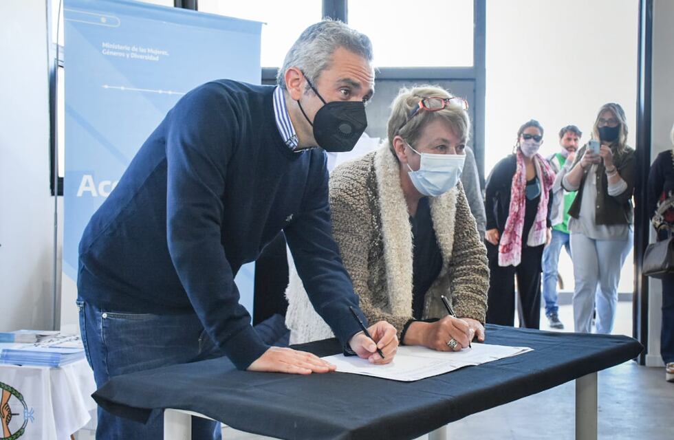 Acuerdo de financiamiento en Tandil por 50 millones de pesos para dar servicios a casas