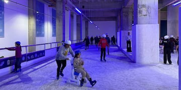 Cómo es la pista de hielo que se puede disfrutar en Córdoba. (Foto: Prensa)