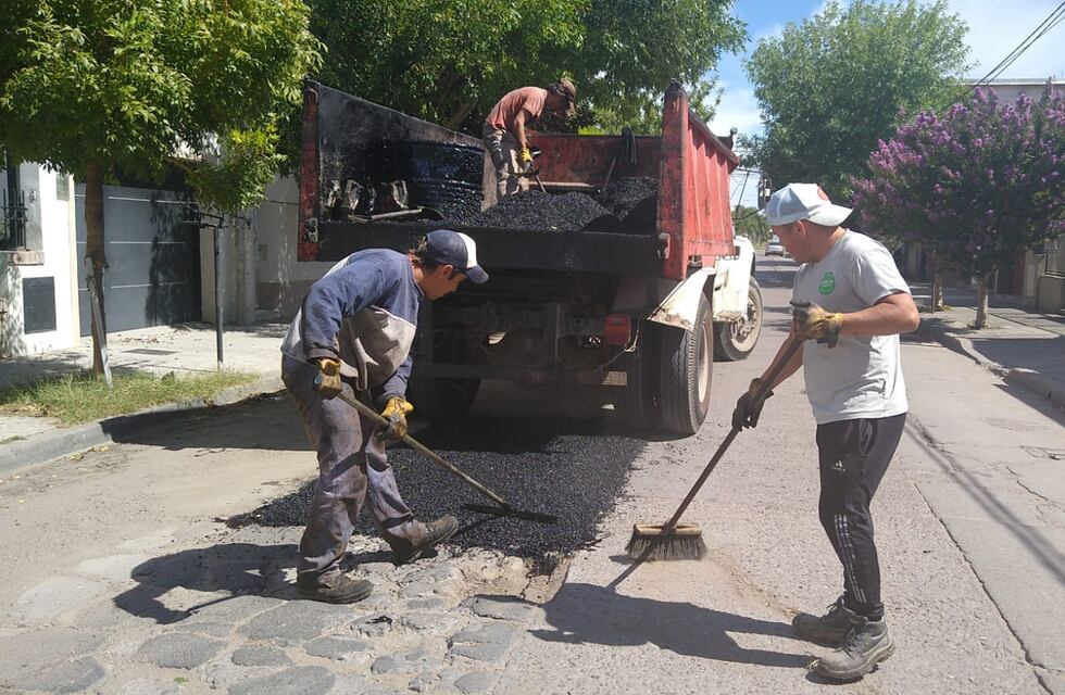 Desde el Municipio informaron que sigue el bacheo en diferentes lugares de la ciudad