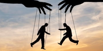 Cómo reconocer a una persona manipuladora, según la psicología.