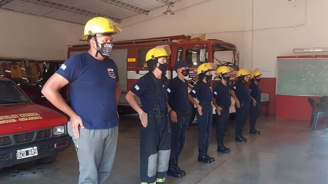 Bomberos Voluntarios de Candelaria necesitan equipamientos para seguir peleando contra los incendios .