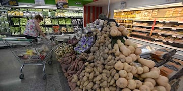 Frutas y verduras se encuentran entre los productos de consumo más caros para la venta