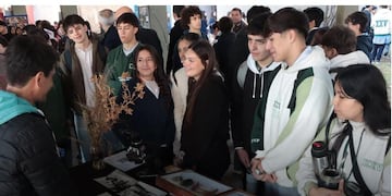 Gran cantidad de jóvenes visitaron los stand donde se presentaron más de 100 carreras