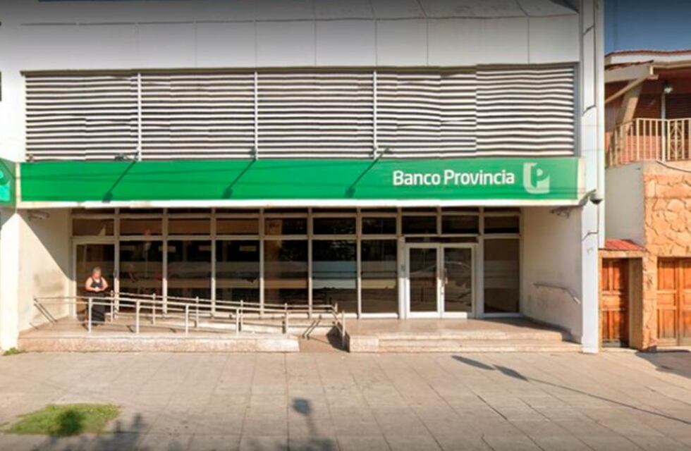 Desde este viernes, los bancos abren de sus puertas desde las 8 hasta las 13