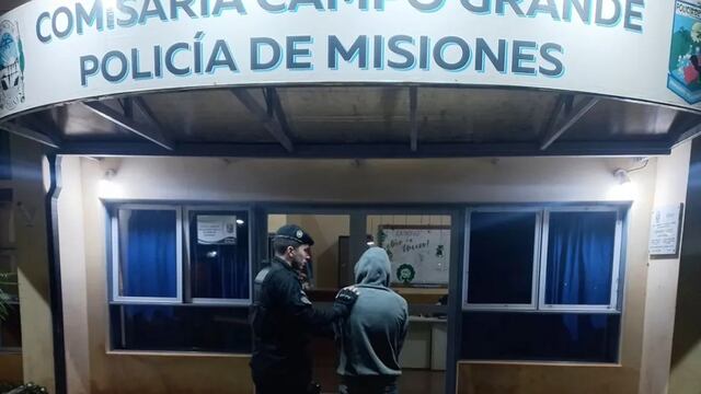 Detienen a un hombre por conducir ebrio tras atropellar un cartel en Campo Grande.
