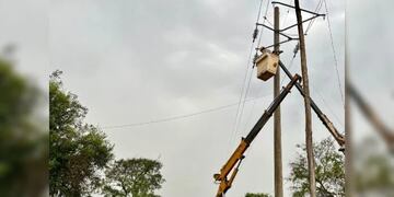 Obras de remodelación en el tendido eléctrico en San Javier.