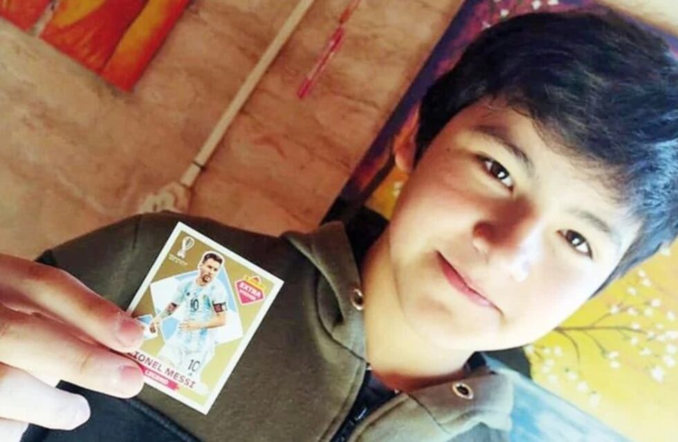 Abrió su tercer paquete de figuritas y consiguió la dorada de Lionel Messi