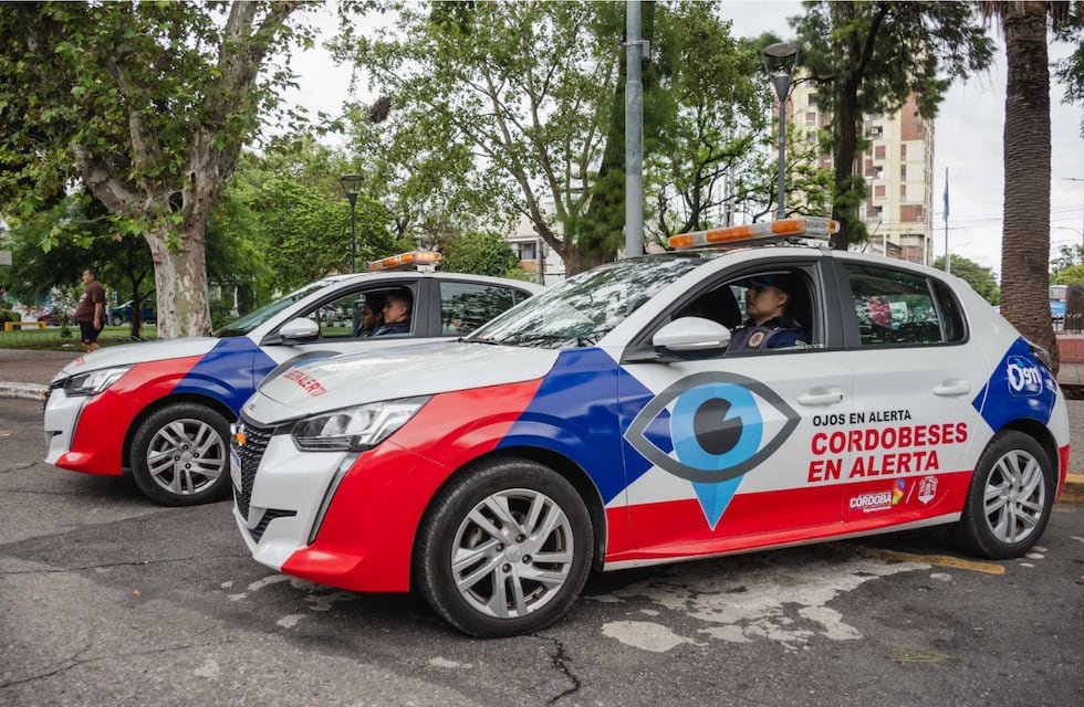 “Mirá cómo dan el ejemplo”: captaron un móvil policial que cometió una infracción en Córdoba