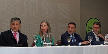 El ministro de Salud Pública, doctor Luis Medina Ruiz, estuvo presente en la apertura del evento y destacó la importancia de esta subespecialidad de la cardiología.