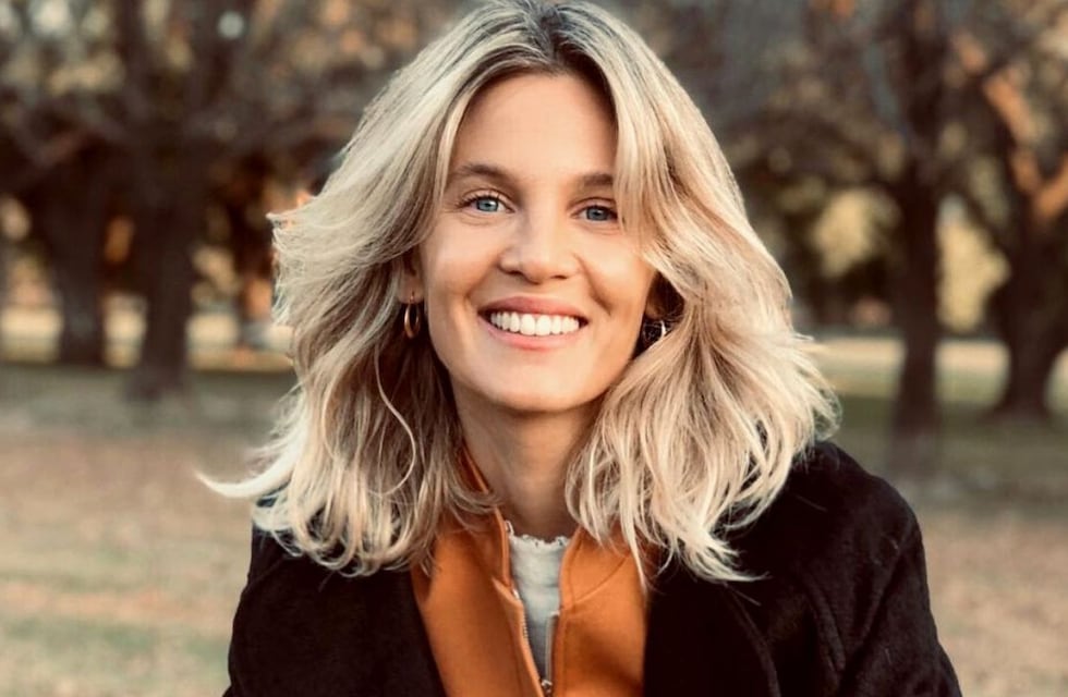 Nueva vida: el día que Liz Solari lució un conjunto total white y enseñó una clase de yoga