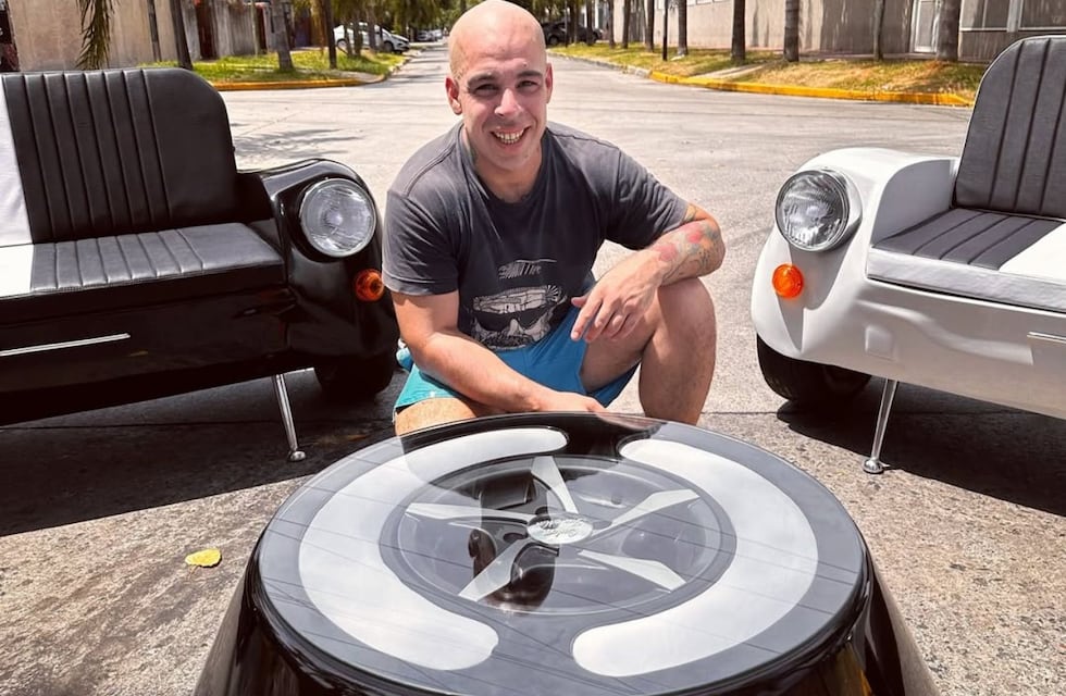 De ser carpintero de barcos a crear sillones con piezas de autos recicladas: el emprendedor que llegó a Calle Corrientes