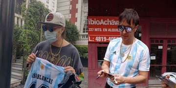 Julian Casablancas, cantante de The Strokes, con la camiseta de la Selección