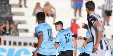 El toque de calidad de Bruno Zapelli para el gol del triunfo de Belgrano en Mendoza (Prensa Belgrano).