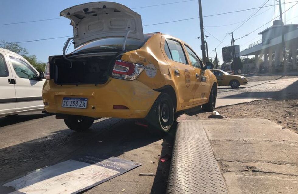 De milagro: dos autos impactaron en Córdoba pero no hubo víctimas graves