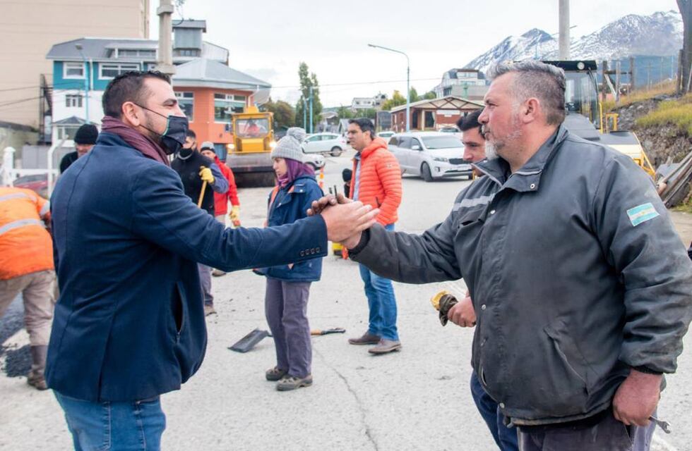 Ushuaia: Vuoto recorrió la obra de la bicisenda en la Calle “44 Héroes del Submarino ARA San Juan”