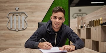 El lateral firmó su nuevo contrato hasta 2025. (Prensa Talleres)