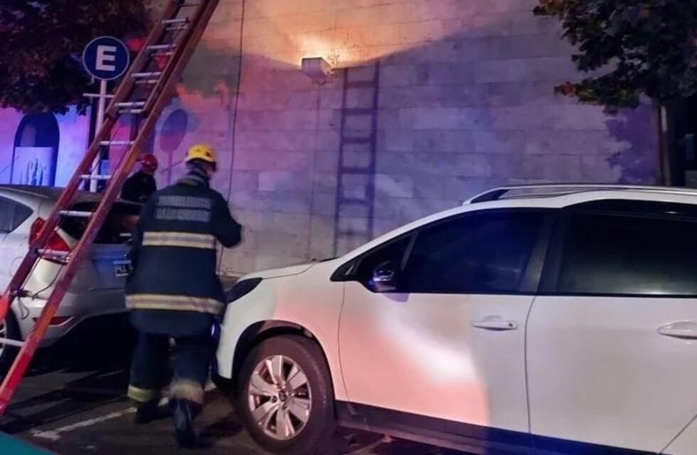 La nena que cayó de un quinto piso respira por sí misma y reconoce a su madre