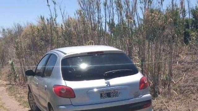Los delincuentes maniataron a los ancianos y escaparon en el Peugeot 207, luego lo abandonaron.