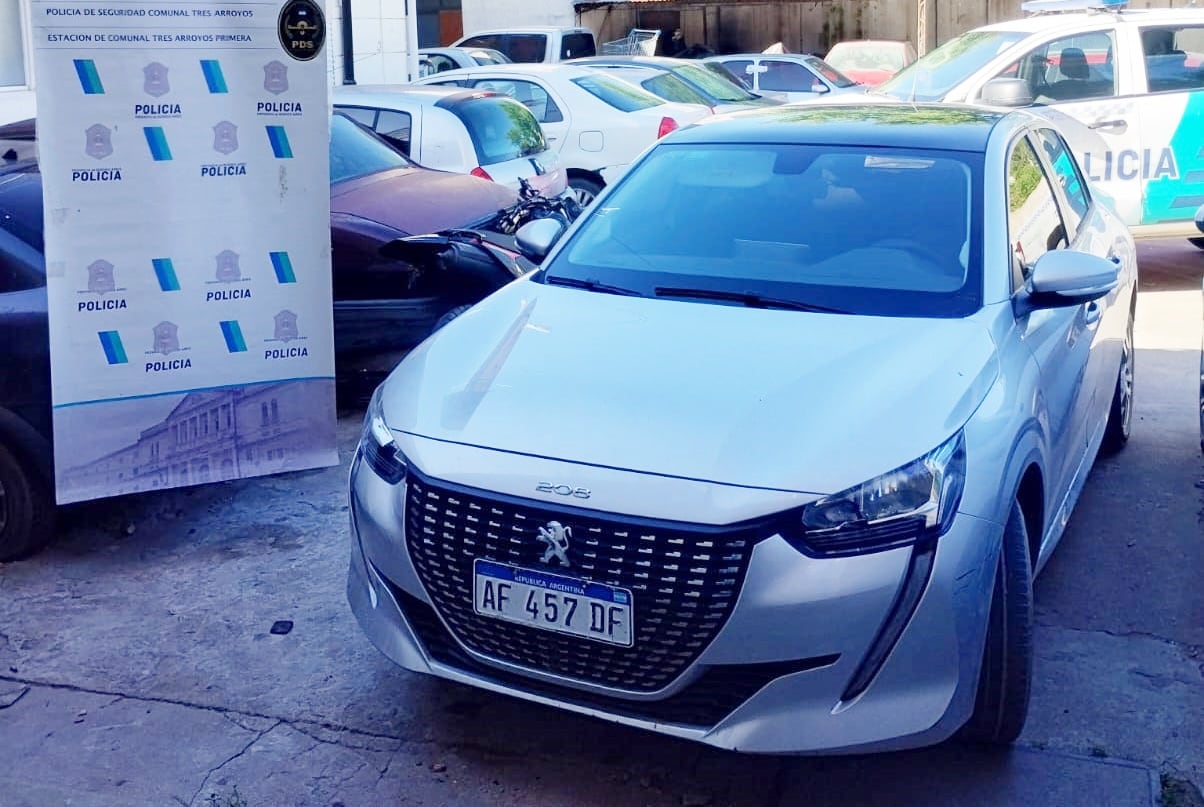 Tres Arroyos: dos aprehendidos y auto secuestrado con pedido activo por robo de automotor
