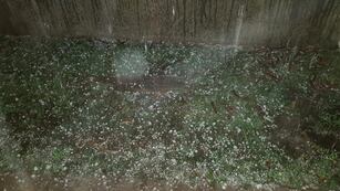 Granizo en la noche de este martes.