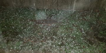 Granizo en la noche de este martes.