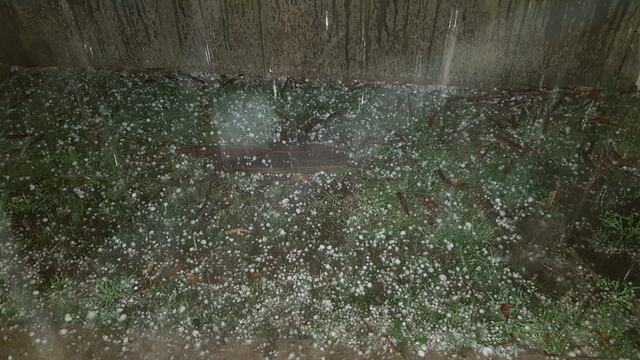 Granizo en la noche de este martes.