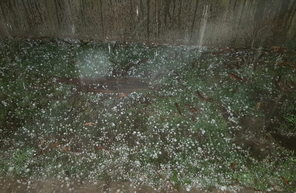 Intensa lluvia y granizo sorprendió esta madrugada a Villa Carlos Paz y localidades cercanas