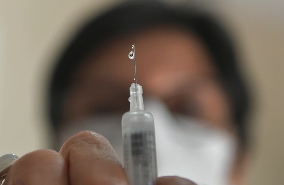 Segunda dosis de la vacuna rusa: Mendoza espera la decisión de Nación