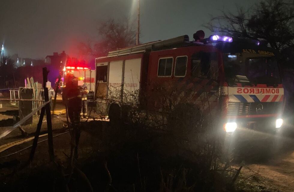 Murieron dos hermanitas por el incendio de una casa: tragedia en Alta Gracia