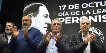 Desde la CGT le exigieron a Massa y Milei respuestas de cara a los trabajadores.