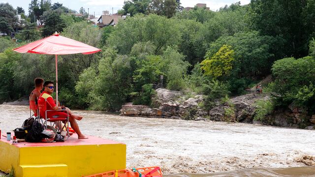 Crecida luego de la fuerte tormenta en el río San Antonio de Villa Carlos Paz, Córdoba. (La Voz)