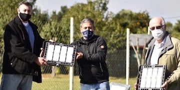 Colonia Aurora: entrega de luminarias LED. Energía de Misiones