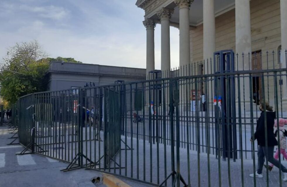 Vallaron la Catedral de San Luis por el “Ni Una Menos”