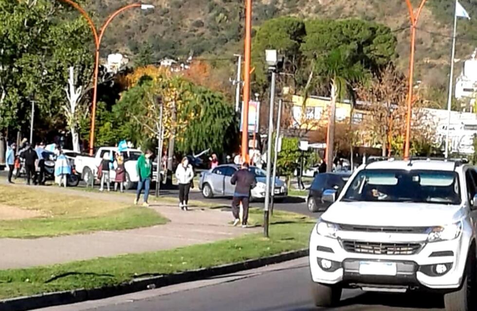 #25M: así se movilizó Carlos Paz en “repudio a las nuevas restricciones”