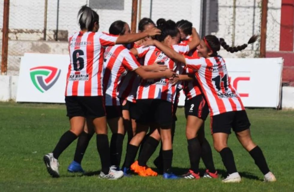 Rivadavia revolucionada con el fútbol femenino: son 25 equipos que disputan el torneo local, más que en la LMF