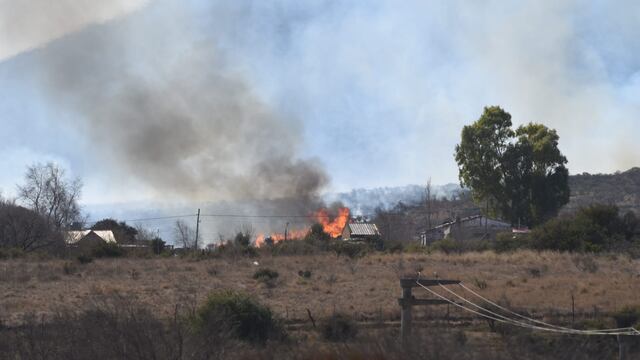 Córdoba. Incendio en la zona del basural de La Cumbre.