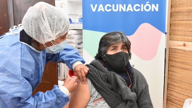 Luisa recibió la vacuna número 60.000 en Rafaela