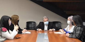 En esta etapa se brindarán talleres de sensibilización que buscan trabajar de manera contextualizada con la realidad de cada área, la prevención y promoción de herramientas para la intervención adecuada frente a situaciones de violencia de género.