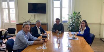 Jorge Muriel junto a su par rosarino, Gustavo Zignago, y el secretario de Modernización y Cercanía, Germán Giró.