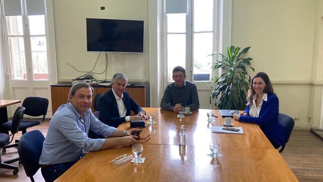 Jorge Muriel junto a su par rosarino, Gustavo Zignago, y el secretario de Modernización y Cercanía, Germán Giró.