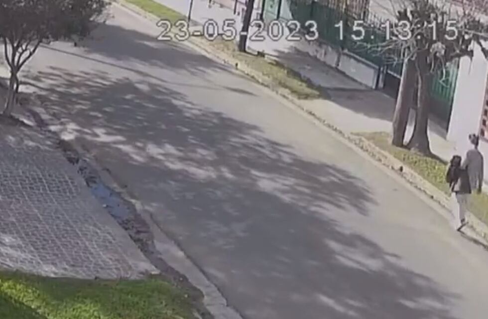 Volvía a su casa y fue atacada por motochoros en Córdoba: la golpearon y le robaron la cartera