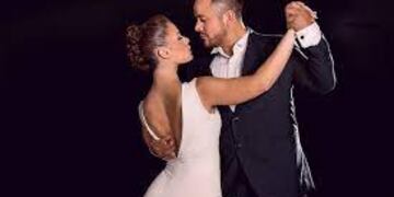 La pareja dando cátedra de cómo se baila un buen Tango