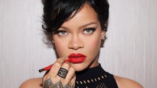 La cantante impactó con ropa interior diminuta.