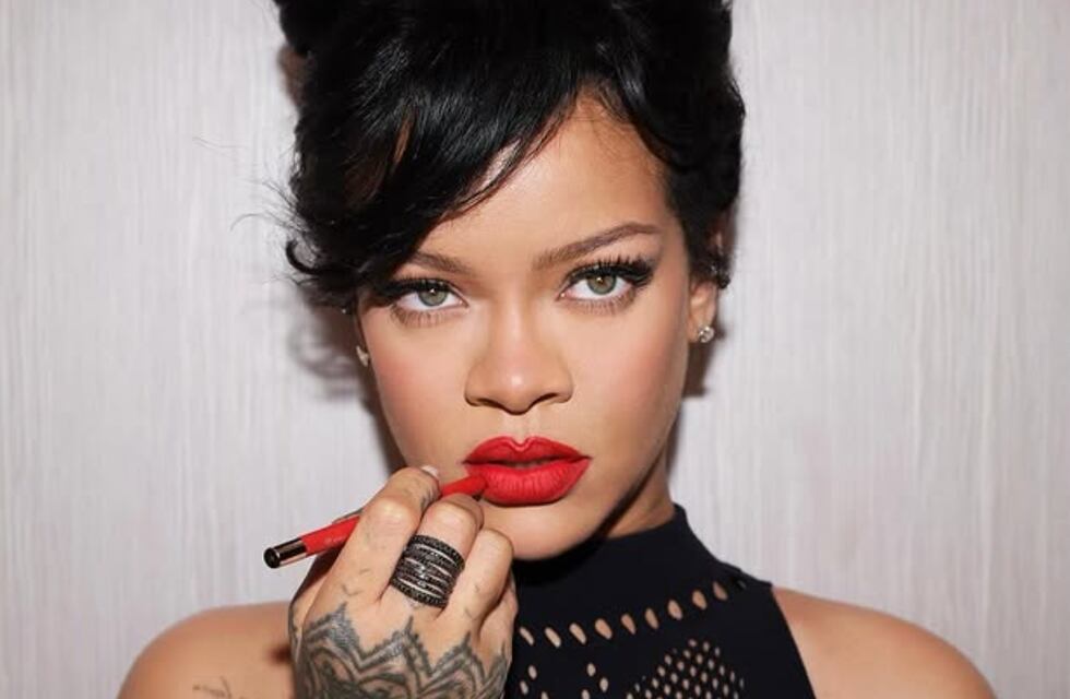 En ropa interior de transparencias y encaje, Rihanna deslumbró a sus fanáticos