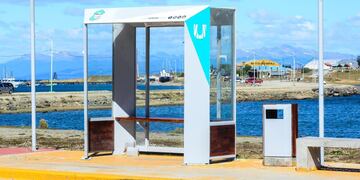 Ushuaia: se están reparando garitas de colectivos en Avenida Héroes de Malvinas