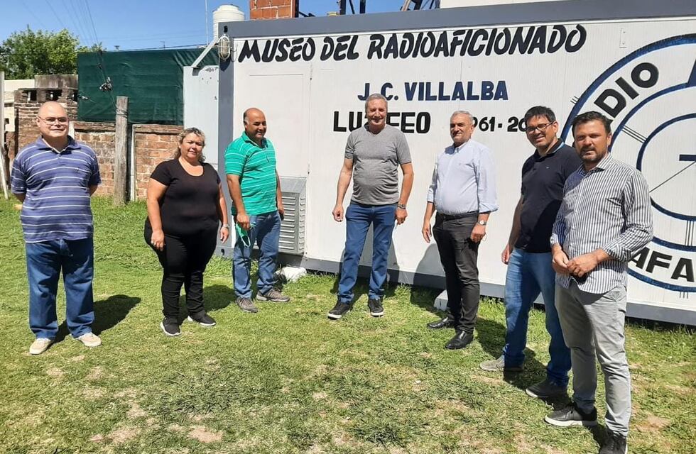 Alcides Calvo visitó el Radio Club Rafaela