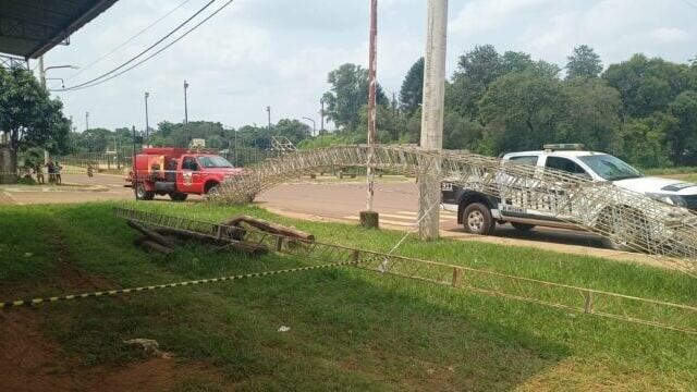 Tragedia en Candelaria: un niño de 10 años murió tras caerle una estructura de metal encima.